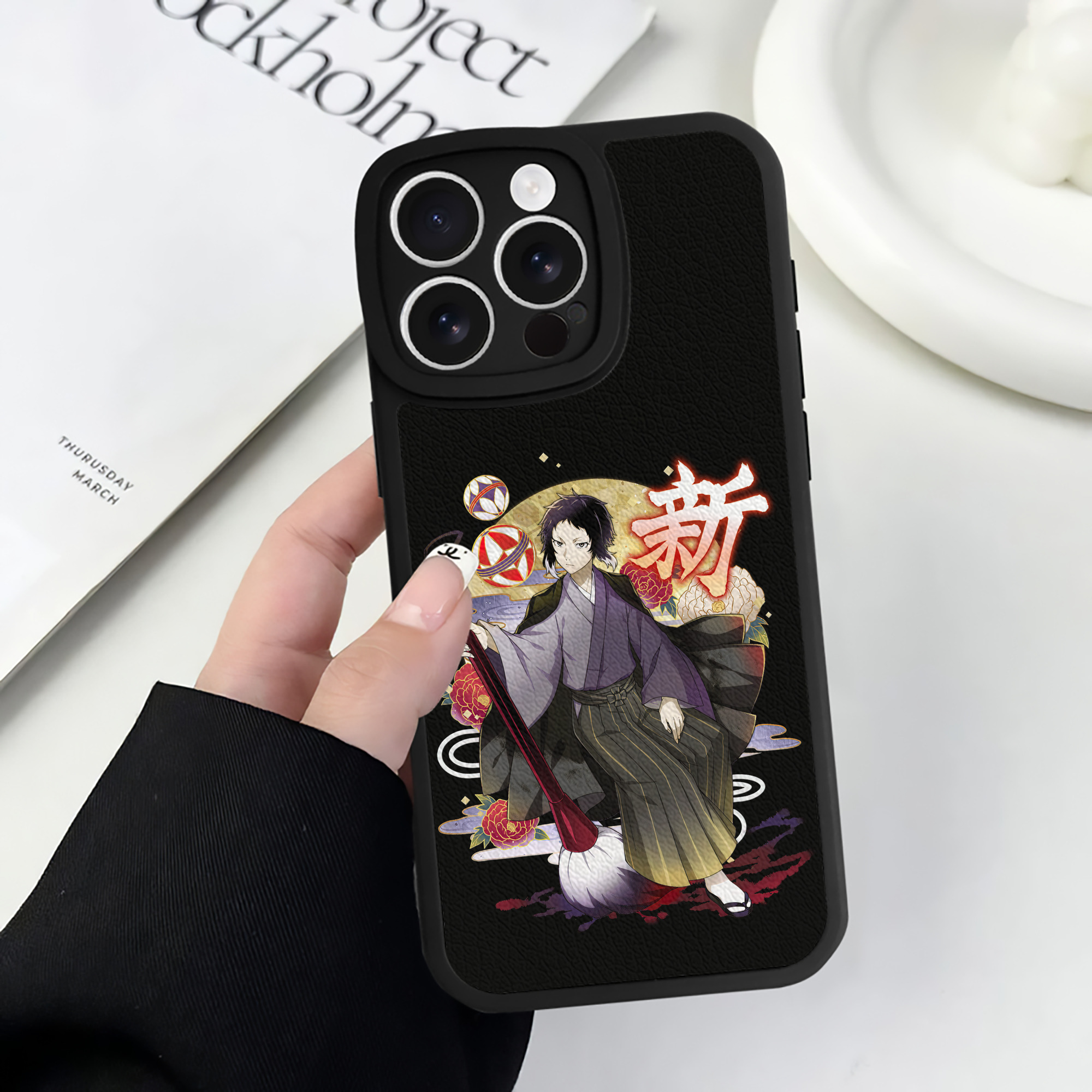 （画像用） 文豪ストレイドッグス Bungo Stray Dogs 【iPhone 16シリーズ対応】シリコンスマホケース（レザー調） 材質：シリコン